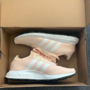 adidas Originals Swift Run X Size 7.5 - shoe width Medium - True to fit